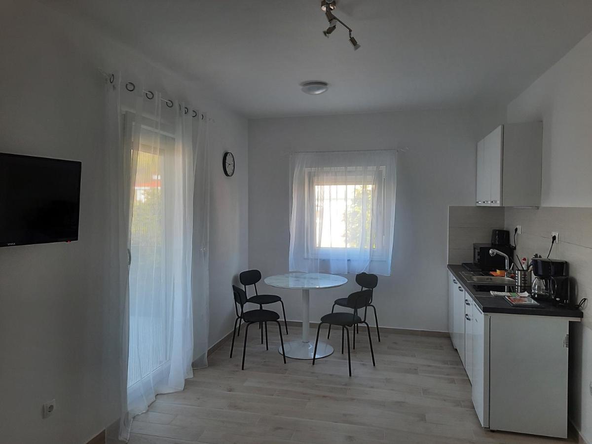 Apartments Matkovic Vir Dış mekan fotoğraf